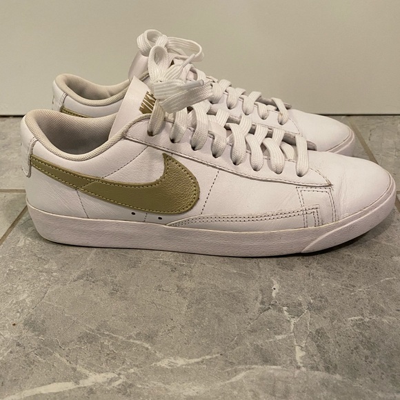 nike blazer low se sneaker white